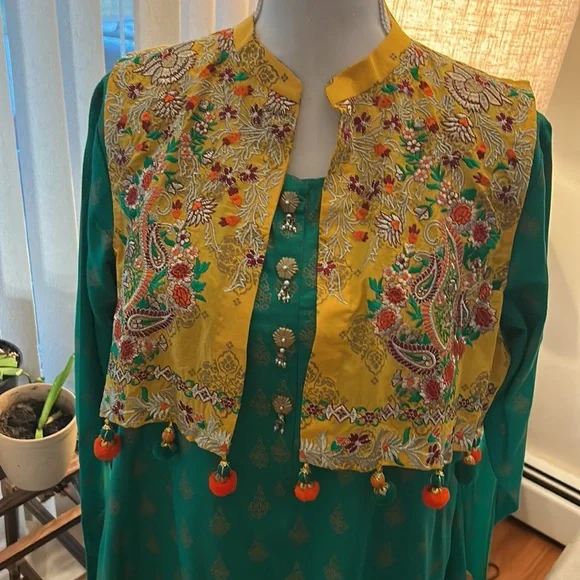 Pakistani/Punjab Salwar. Never worn, green and yellow. Size Large. - Picture 2 of 4